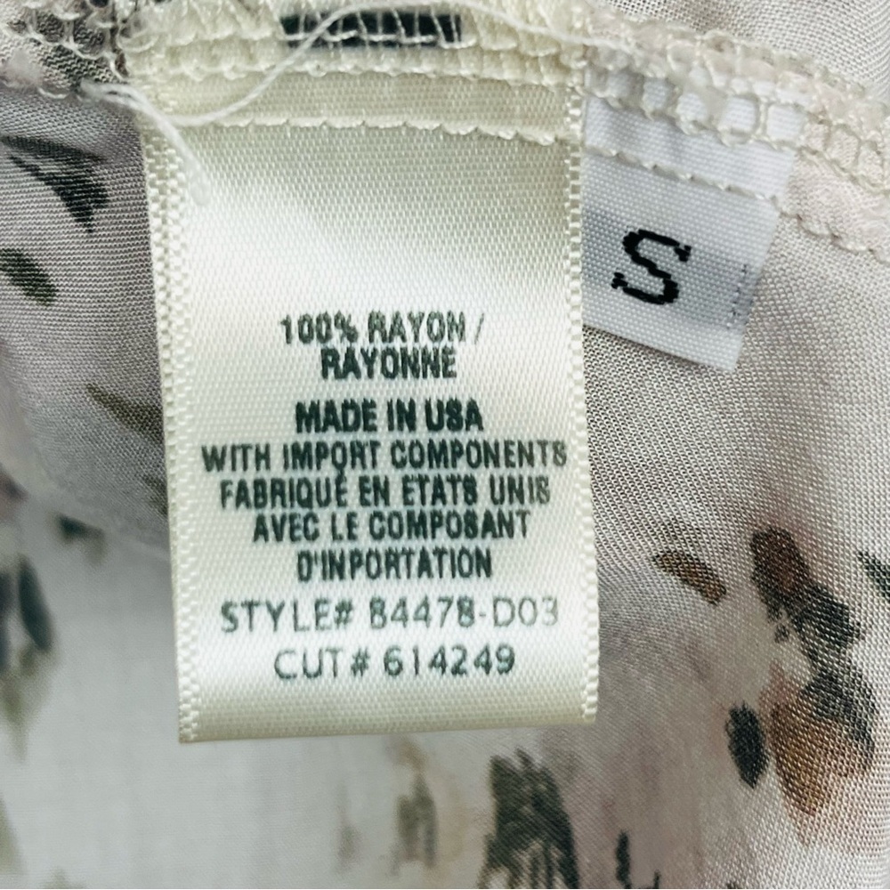 Bella Dahl Full Button Down Hipster Shirt in Painted Ditsy Floral Print, small. - Picture 12 of 13